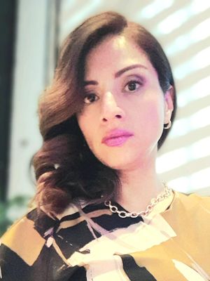 Isabel, 43