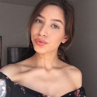 Ashley, 28