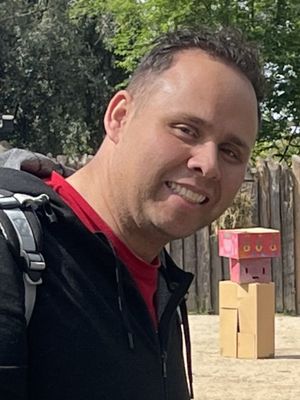 Julio, 33