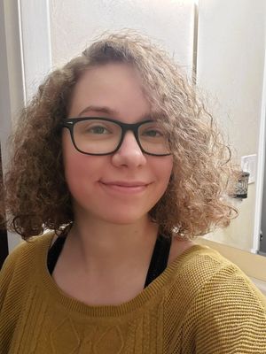Holly, 32