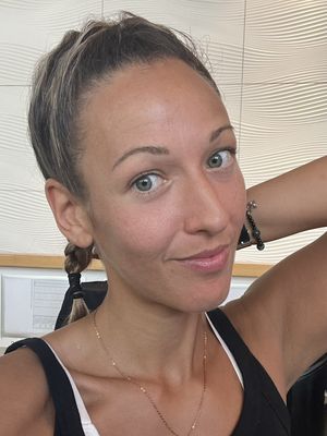 Farah Dunja, 33