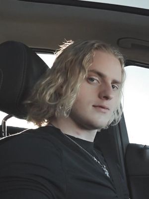 Alex, 27