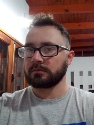 Esteban, 37