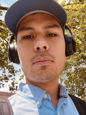 Alex, 33