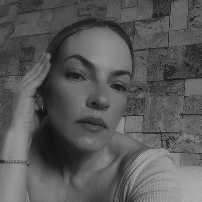 Paula, 46