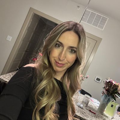 Emily, 28
