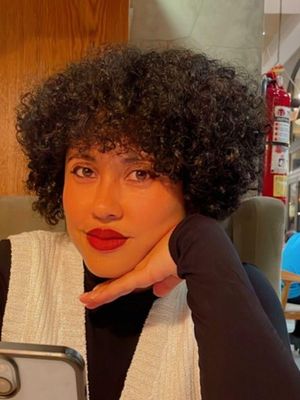 Andrea, 33