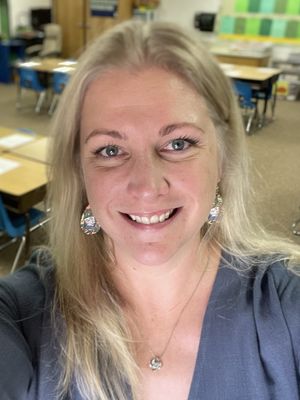 Amy, 44