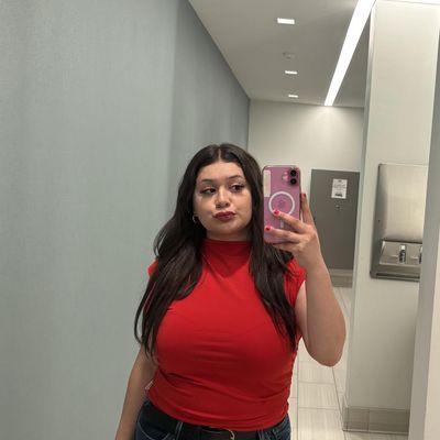 Adriana, 26