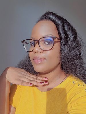 Colette, 28