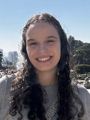 Maria Eduarda, 21