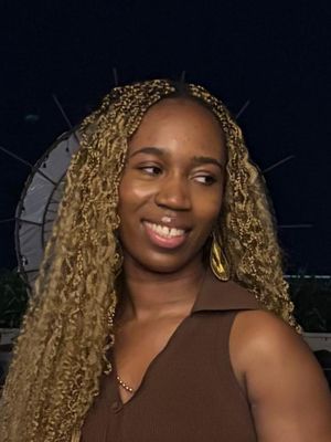 Nicole, 28