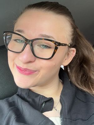 Mary Kate, 22