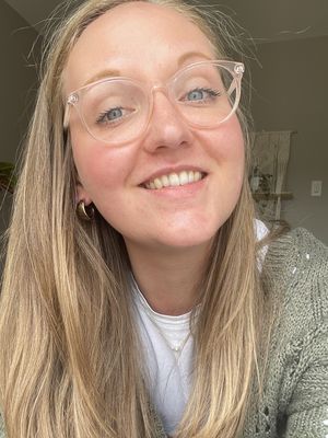 Emily, 29