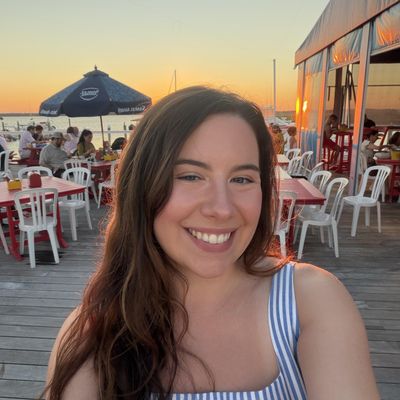 Sarah, 28
