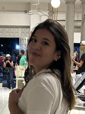 Zoe, 26