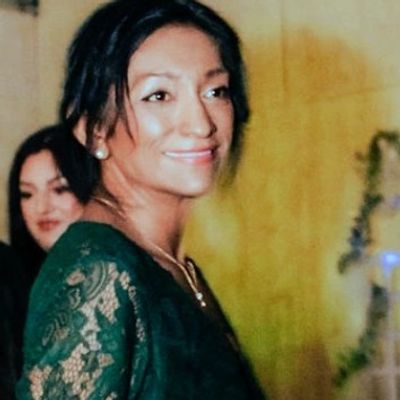 Tonia, 49
