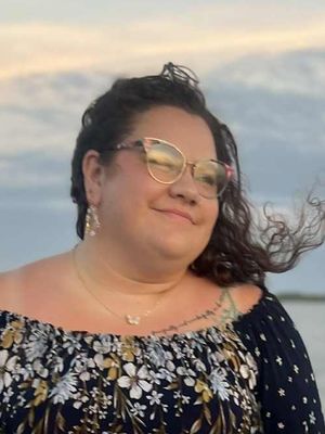 Beth, 28