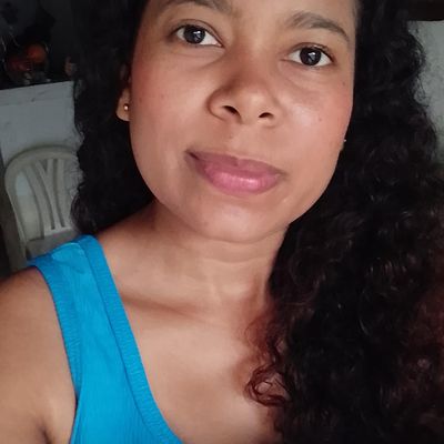 Manuela, 29