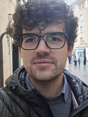 Daniele, 27
