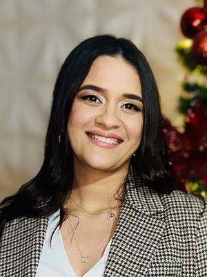 Juliana, 29