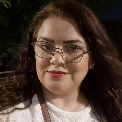 Claudia, 49