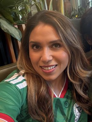 Laura, 40