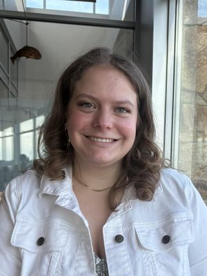 Emily, 28