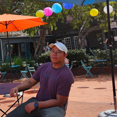 Luis, 28