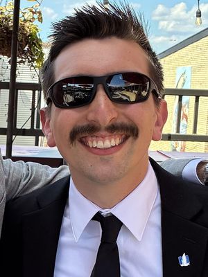Avery, 28