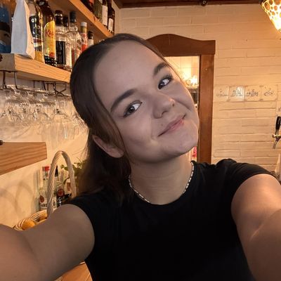 Aleksandra, 19