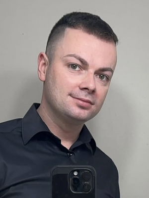 Lukasz, 29