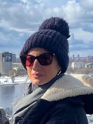 Maria, 37