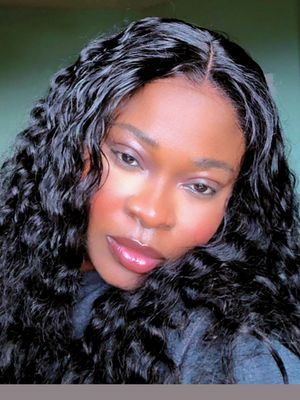 Ezinne, 28