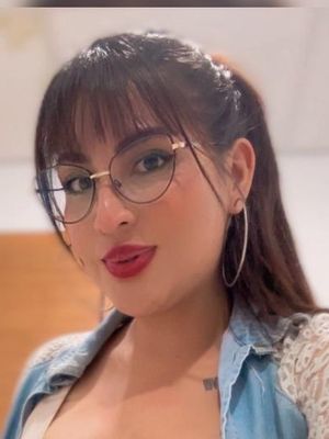 Johana, 27