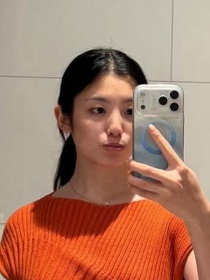 Sarah, 26
