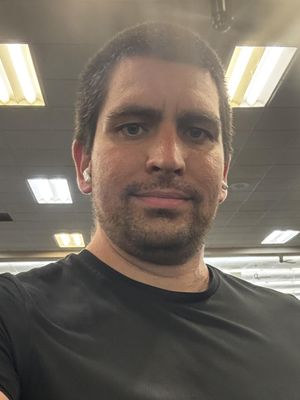 Emigdio, 33