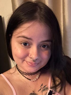 Amber, 28