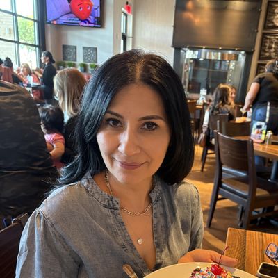 Alicia, 52