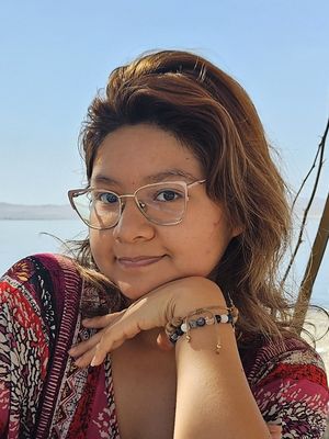 Adriana, 25