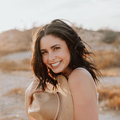 Gabriella, 32