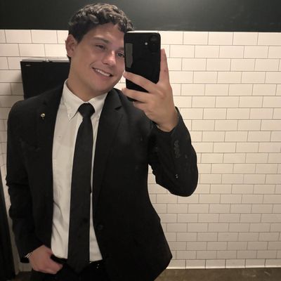 Joey, 28
