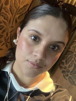 Angie, 32