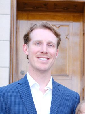 Alex, 28