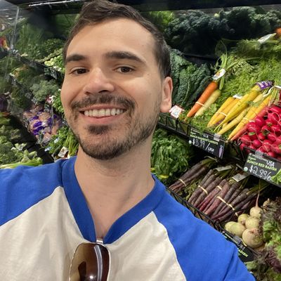 Daniel, 32