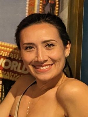 Adriana, 35