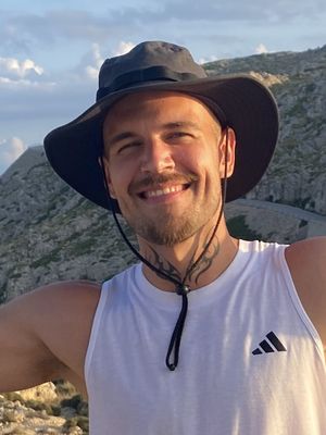 Karol, 27