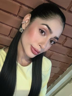 Maria Camila, 28