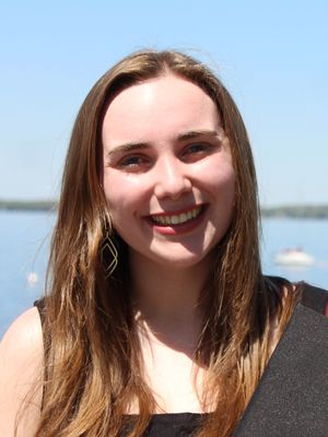 Alexandra, 21
