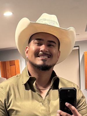 Alec, 27